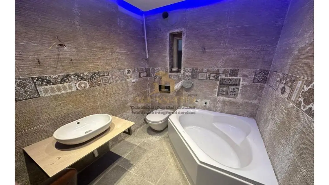 Luxury Apartment in B11 with Balcony