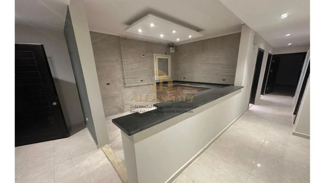 Luxury Apartment in B11 with Balcony