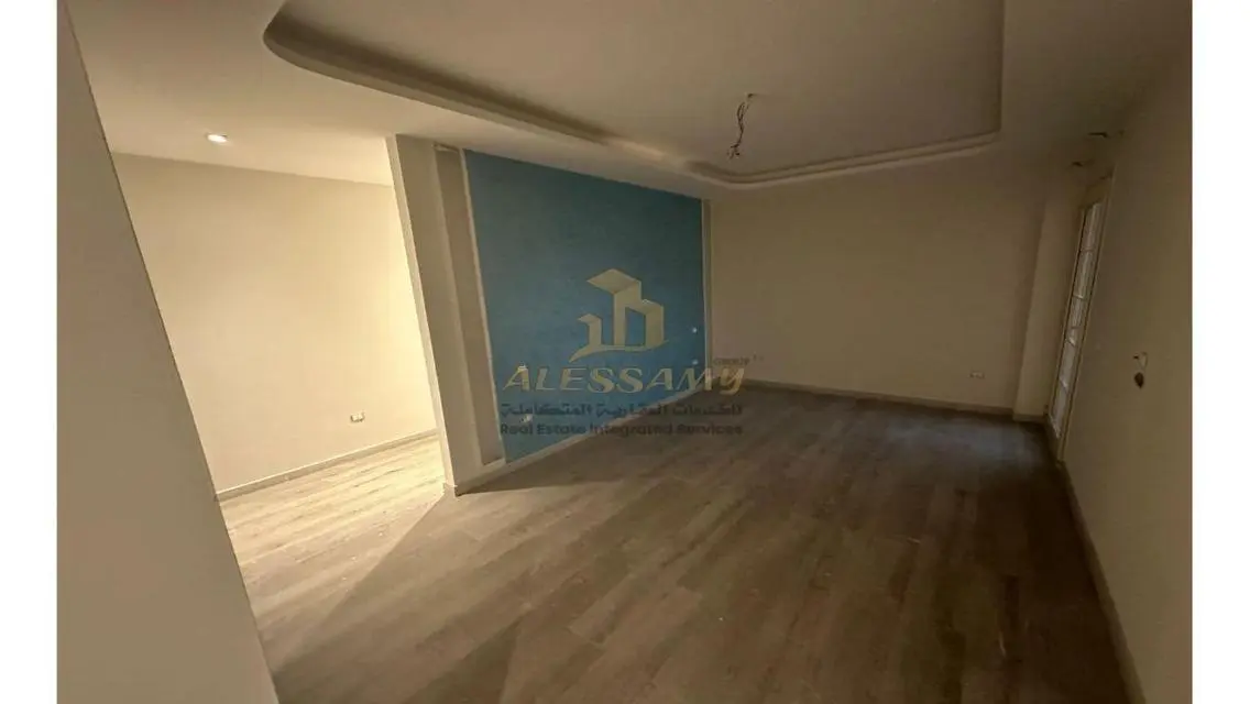 Luxury Apartment in B11 with Balcony