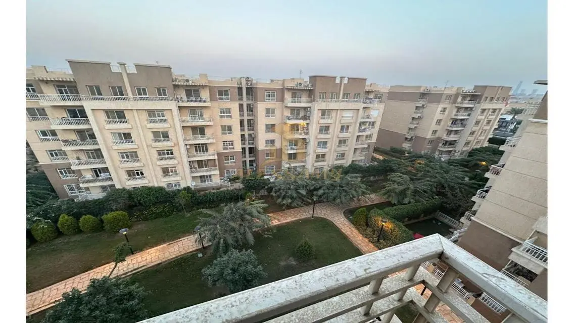 Luxury Apartment in B11 with Balcony