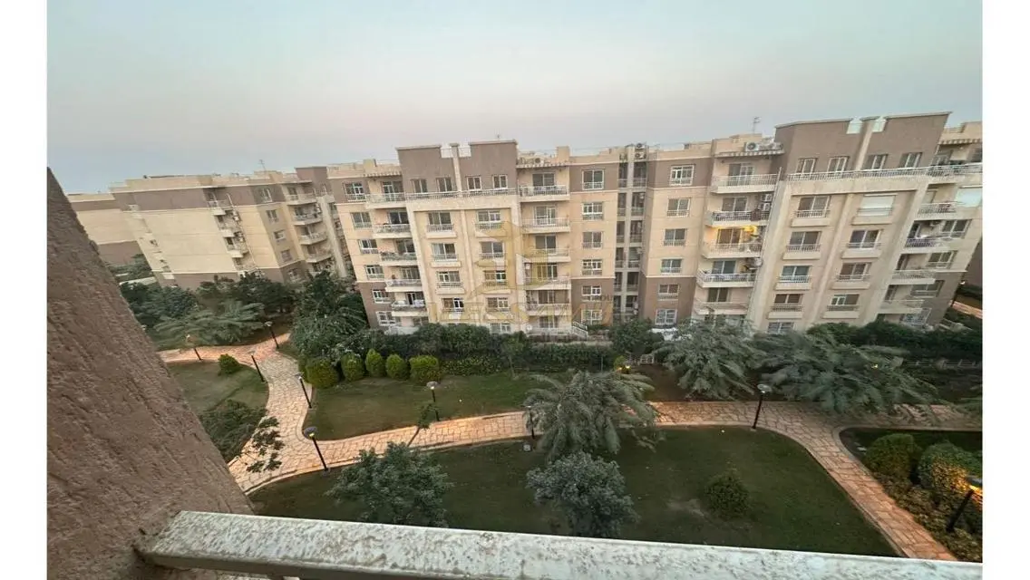 Luxury Apartment in B11 with Balcony