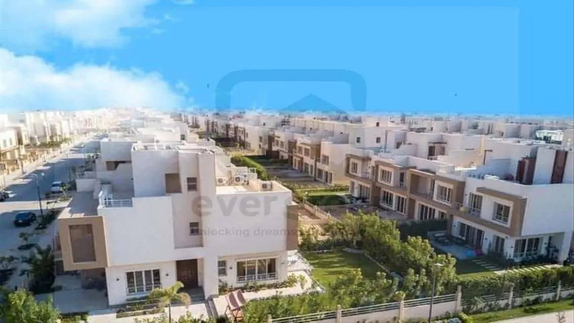 فيلا فاخرة للبيع بمساحة واسعة وحديقة خاصة