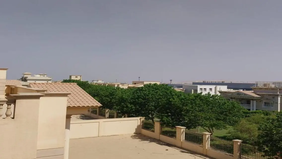 شقة فاخرة مع حديقة خاصة ومسبح
