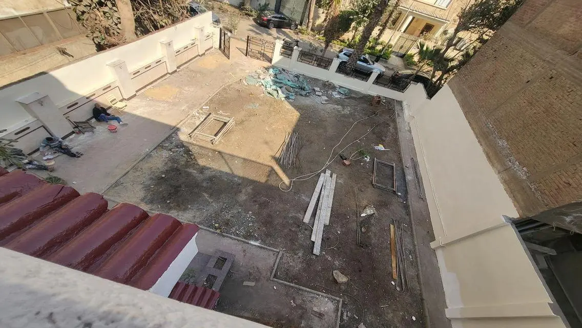 فيلا مستقلة مع حديقة كبيرة للإيجار في موقع ممتاز