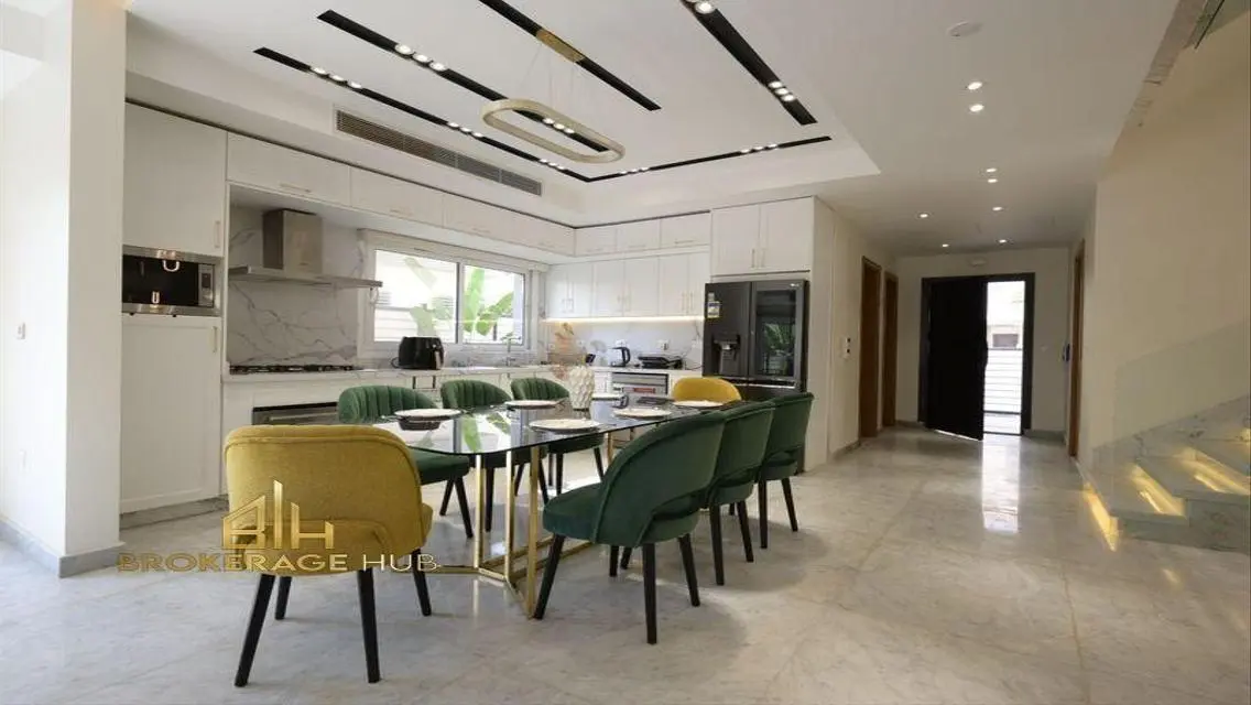Luxury Villa 600 sqm with Private Heated Pool for Daily or Monthly Rental