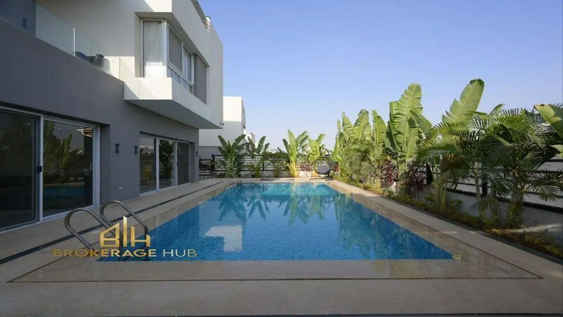 Luxury Villa 600 sqm with Private Heated Pool for Daily or Monthly Rental