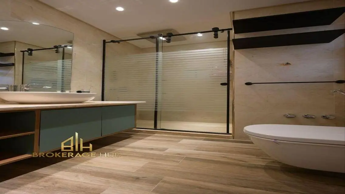 Luxury Villa 600 sqm with Private Heated Pool for Daily or Monthly Rental