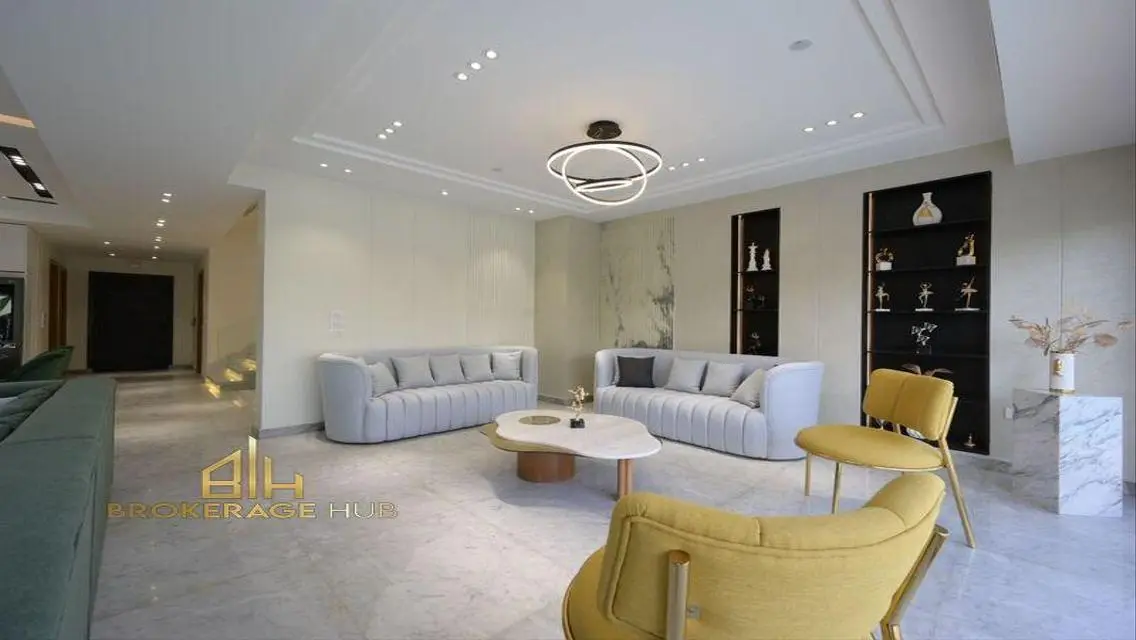 Luxury Villa 600 sqm with Private Heated Pool for Daily or Monthly Rental