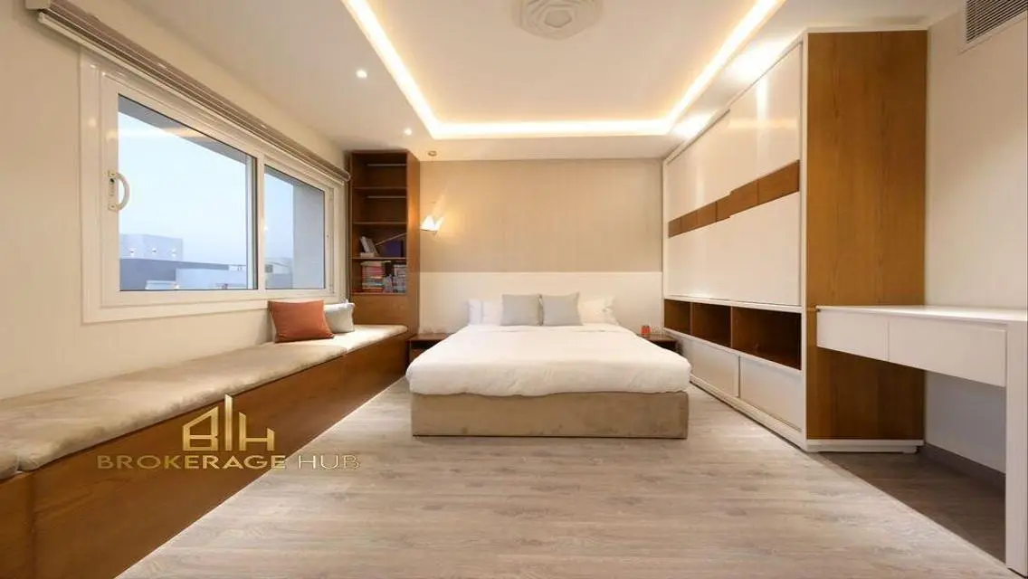 Luxury Villa 600 sqm with Private Heated Pool for Daily or Monthly Rental