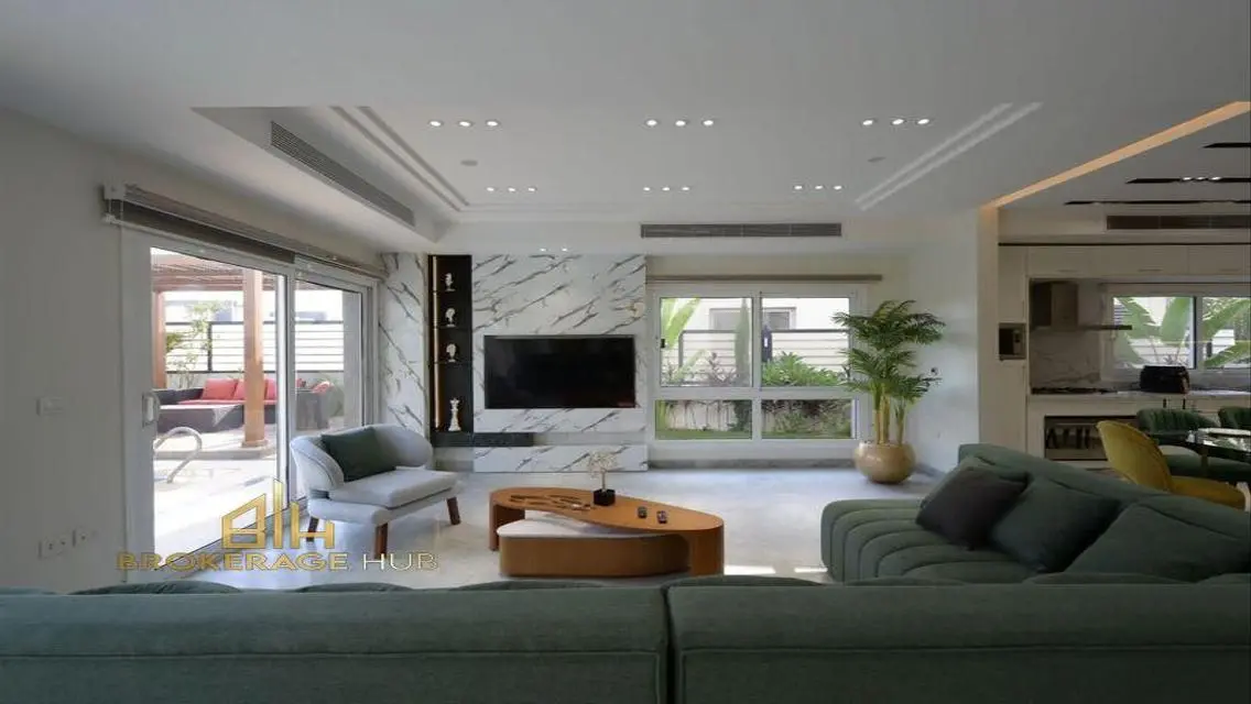 Luxury Villa 600 sqm with Private Heated Pool for Daily or Monthly Rental