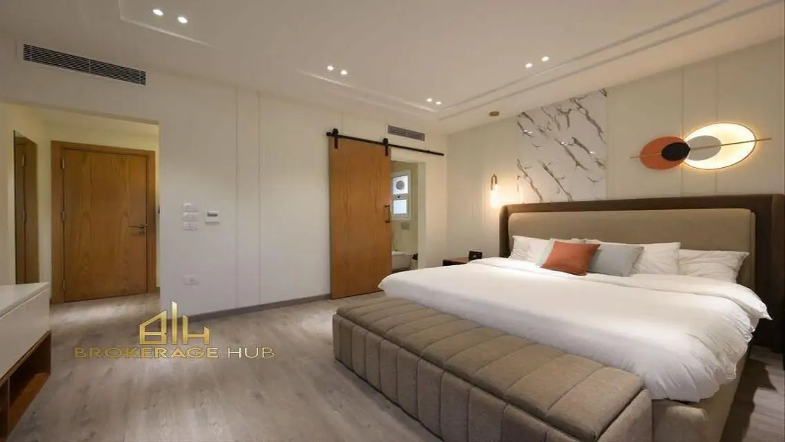 Luxury Villa 600 sqm with Private Heated Pool for Daily or Monthly Rental