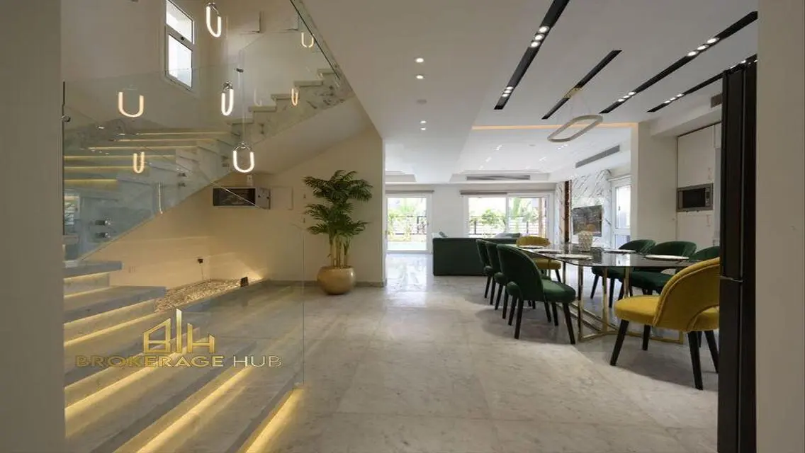 Luxury Villa 600 sqm with Private Heated Pool for Daily or Monthly Rental