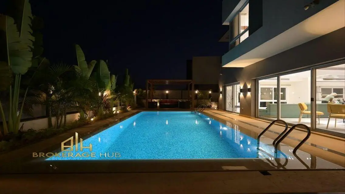 Luxury Villa 600 sqm with Private Heated Pool for Daily or Monthly Rental