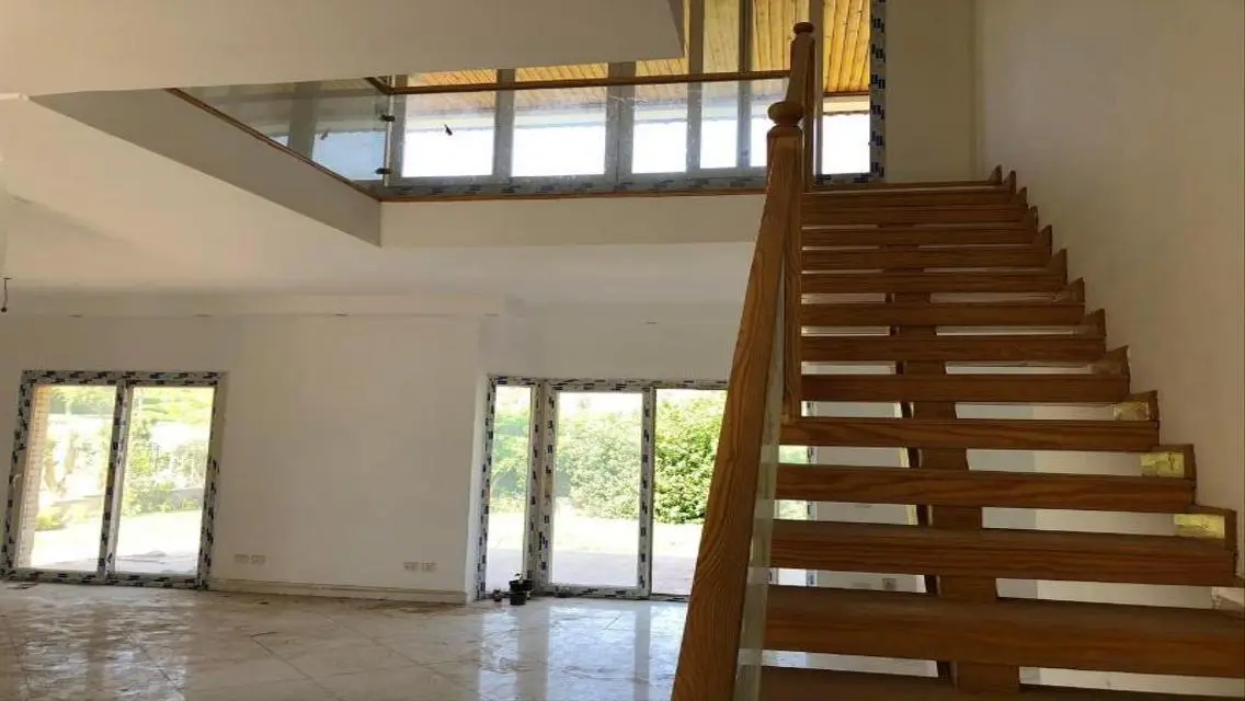 فيلا فاخرة للبيع بمساحة واسعة