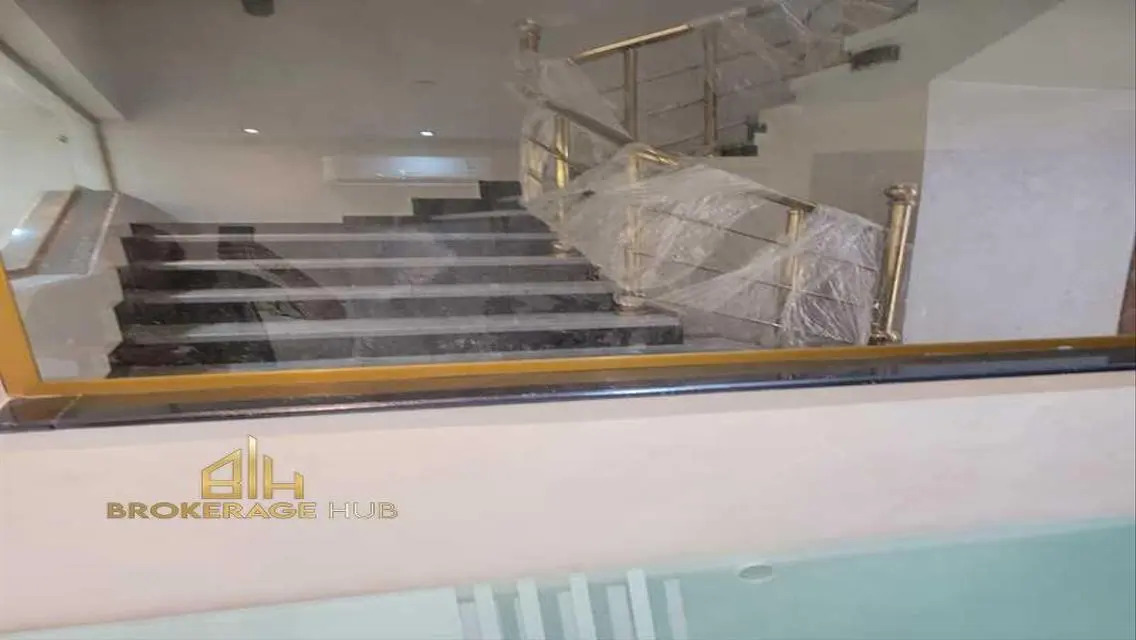 شقة فاخرة بأرضية أولى في كمبوند ذا سكوير