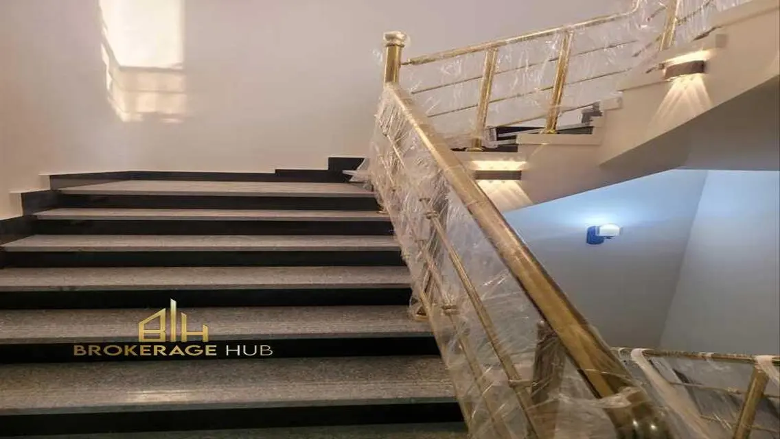 شقة فاخرة بأرضية أولى في كمبوند ذا سكوير