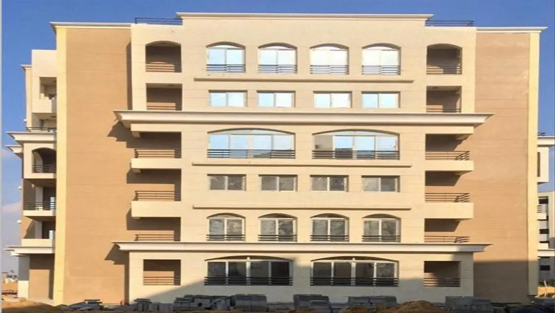 فيلا فاخرة للبيع بمساحة واسعة وبأرقى المرافق