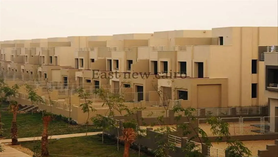 فيلا فاخرة للبيع مع إطلالة رائعة