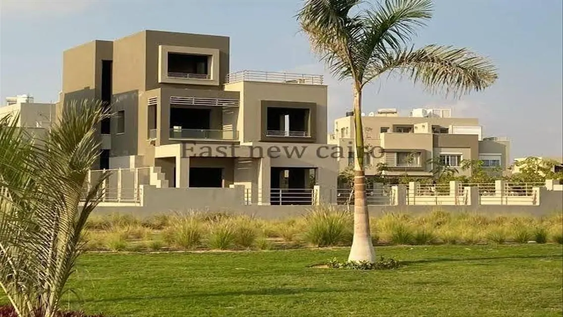 فيلا فاخرة للبيع مع إطلالة رائعة
