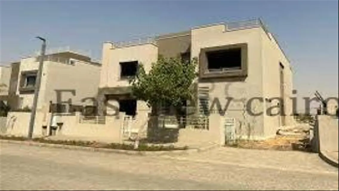 فيلا فاخرة للبيع مع إطلالة رائعة