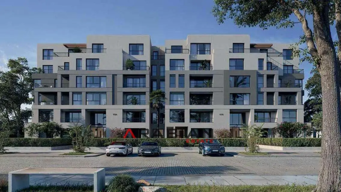 Luxury Apartment Overlooking Lakes with 680 Meter Space