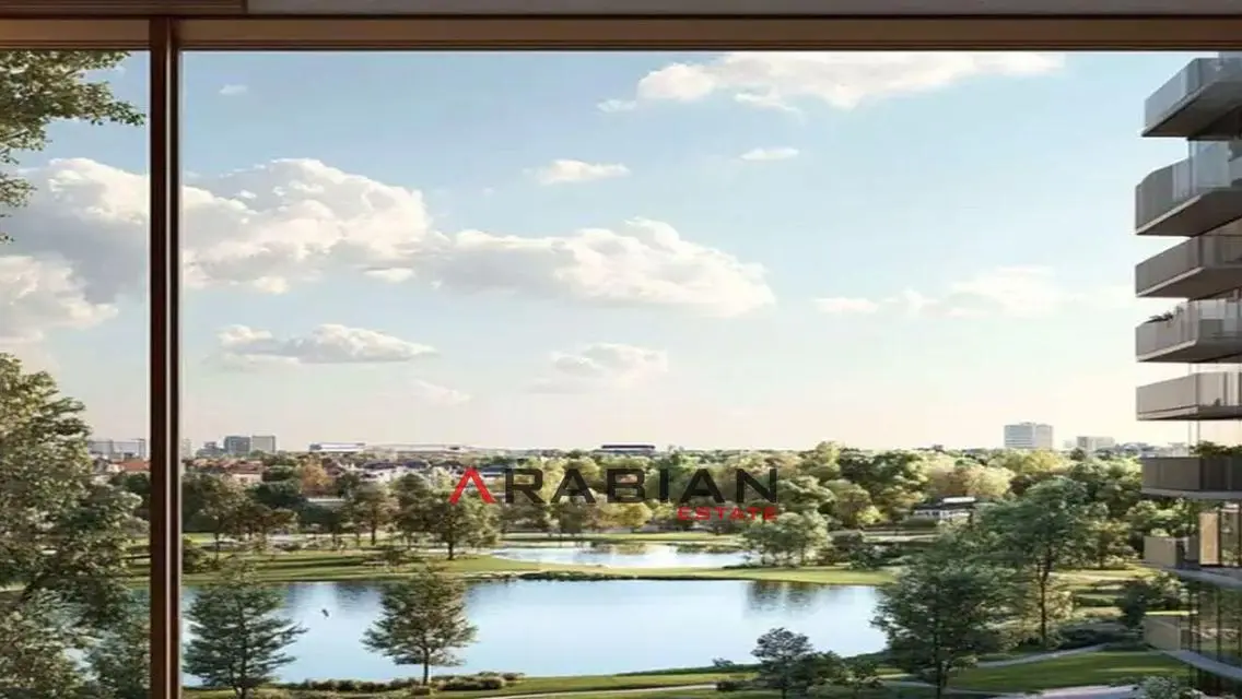 Luxury Apartment Overlooking Lakes with 680 Meter Space