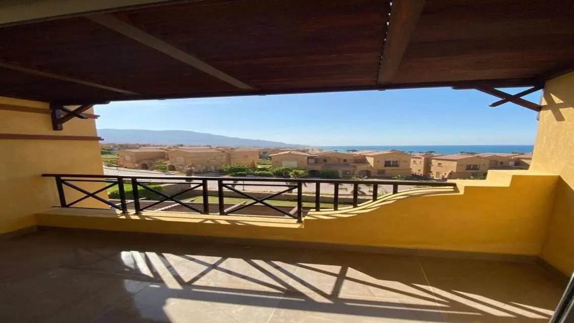 Luxury Apartment with Private Lakes - 190 sqm