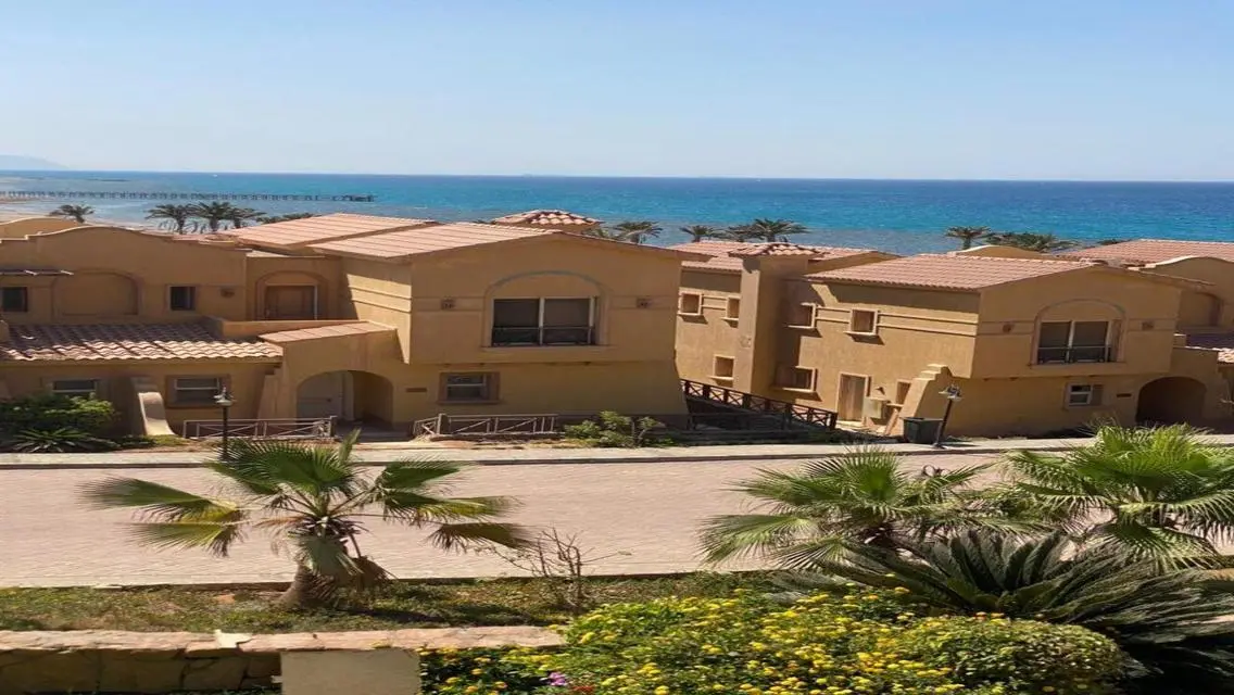Luxury Apartment with Private Lakes - 190 sqm