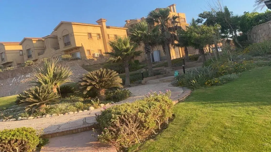 Luxury Apartment with Private Lakes - 190 sqm