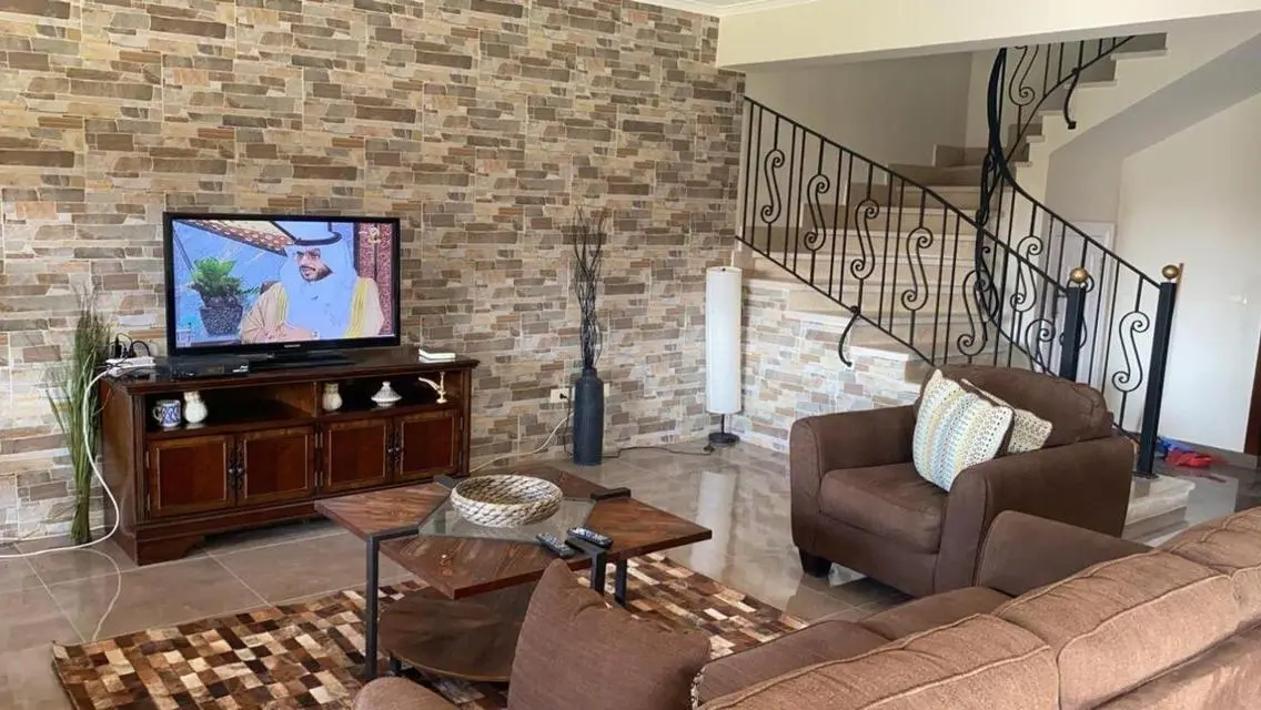 Luxury Apartment with Private Lakes - 190 sqm