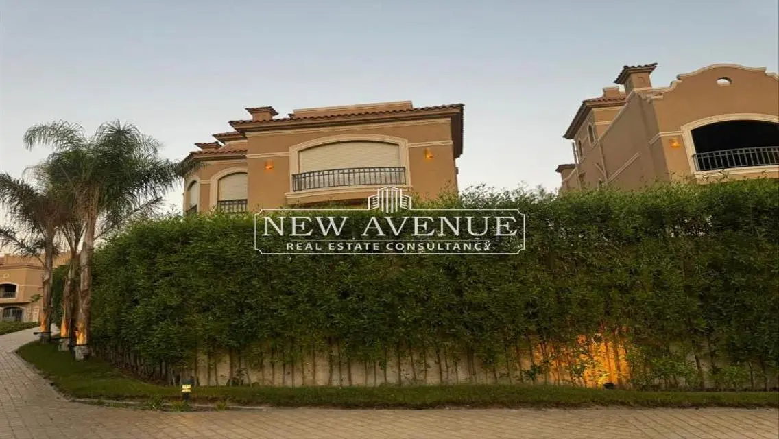 Luxury House with Private Garden and Balcony