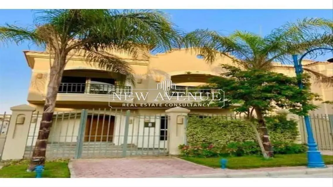 Luxury House with Private Garden and Balcony