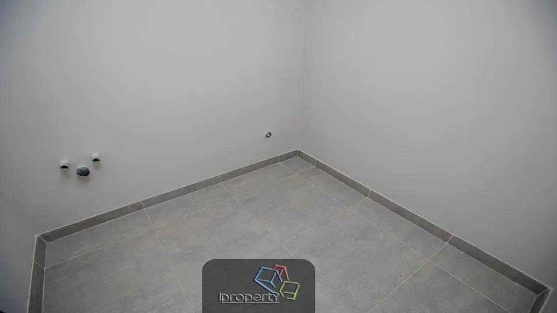 عقار للبيع بمساحة متر مع قاعة لتناول الطعام
