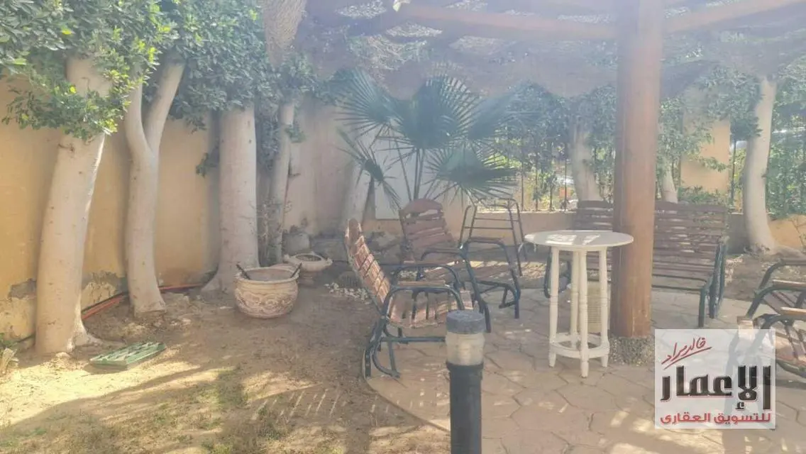 فيلا فاخرة للبيع بمساحة واسعة ومرافق مميزة