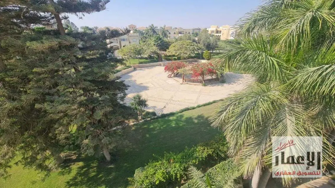 فيلا فاخرة للبيع بمساحة واسعة ومرافق مميزة