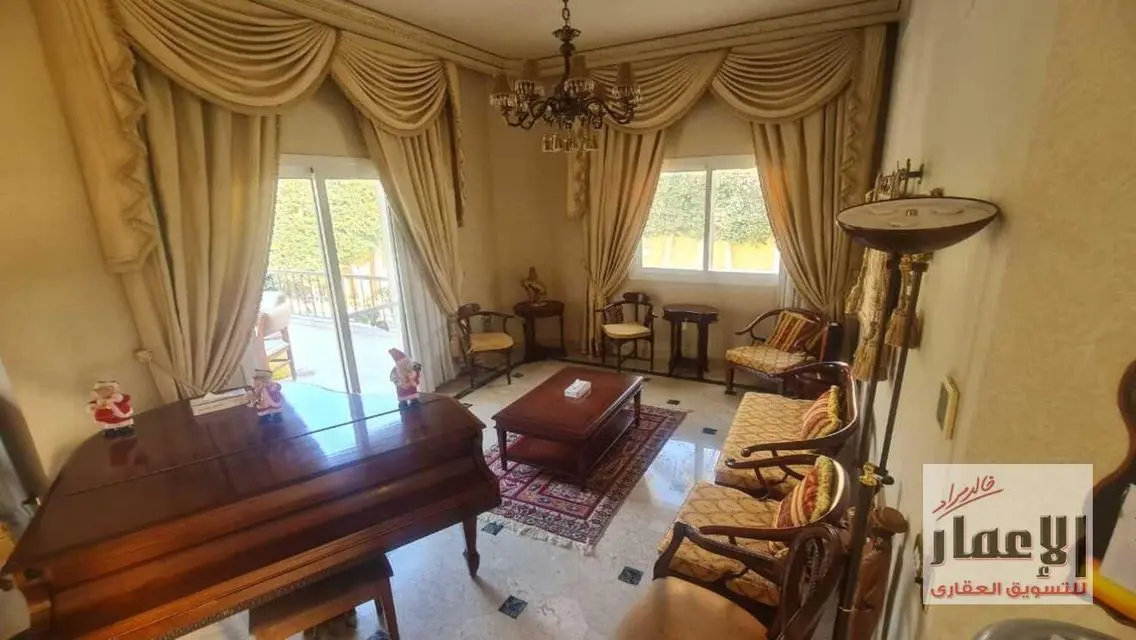 فيلا فاخرة للبيع بمساحة واسعة ومرافق مميزة