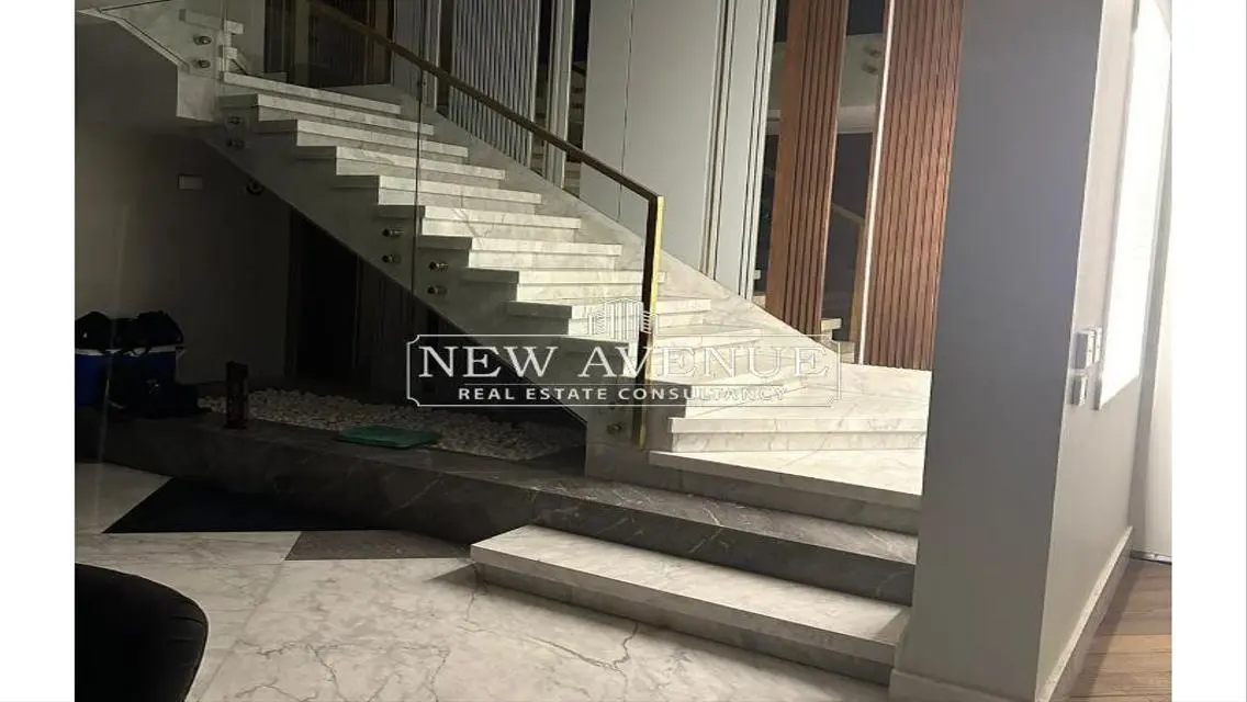 Luxury Villa for Sale with Spacious Layout in the Heart of the City