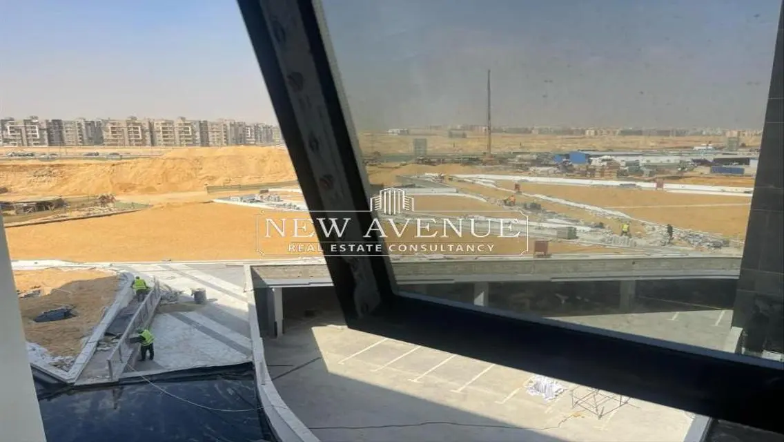 عقار فاخر بمساحة واسعة بسعر مغري