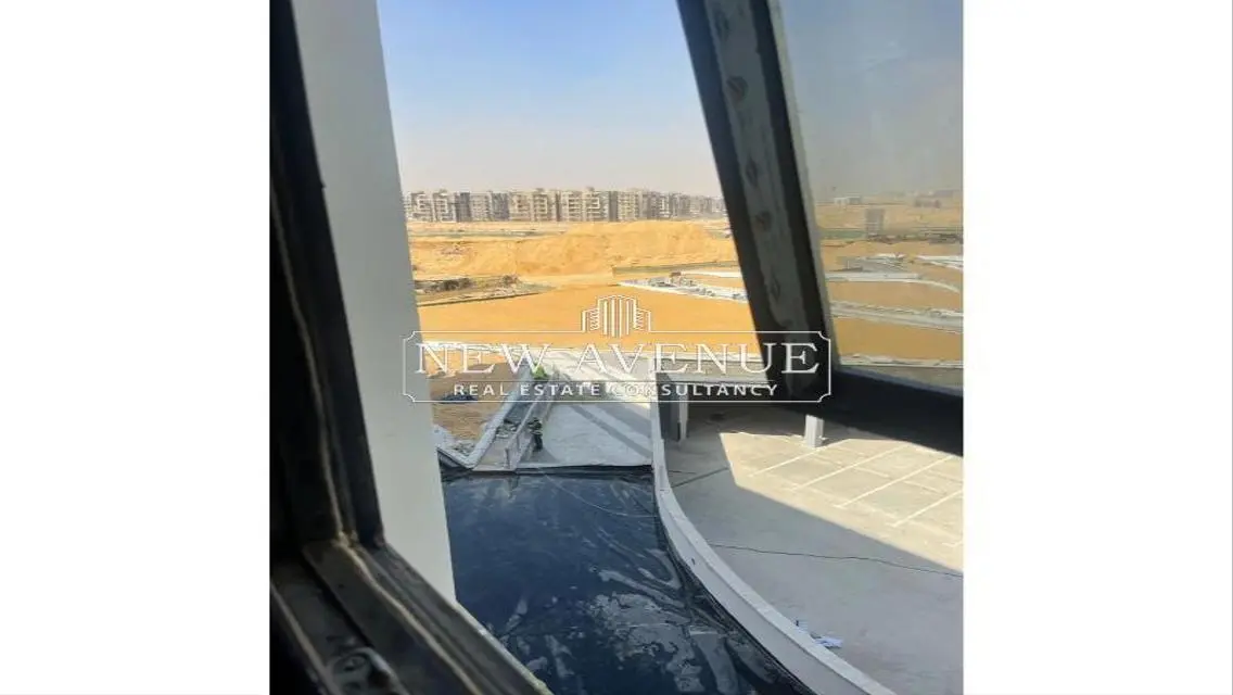عقار فاخر بمساحة واسعة بسعر مغري