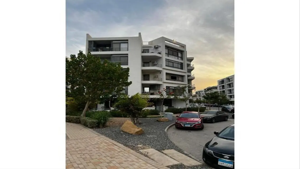 Luxurious Villa with Stunning Lake Views - 6.3 Million EGP