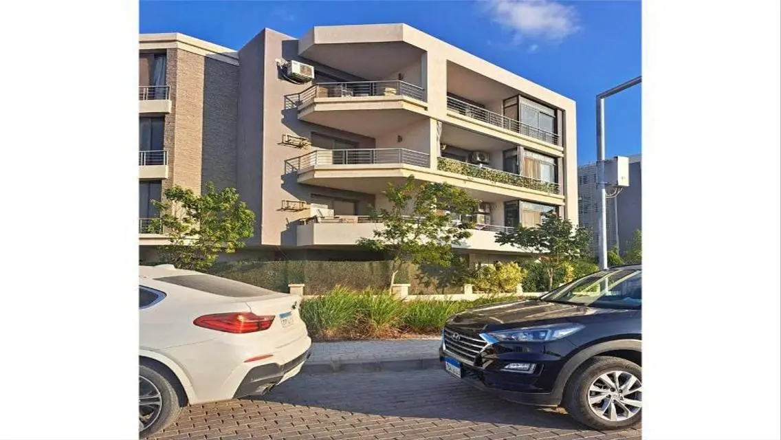 Luxurious Villa with Stunning Lake Views - 6.3 Million EGP