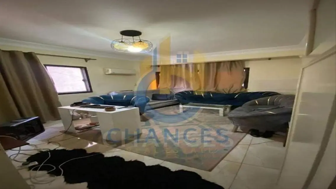 شقة رائعة 3 غرف نوم مع شرفة للبيع