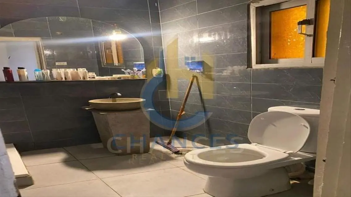 شقة رائعة 3 غرف نوم مع شرفة للبيع