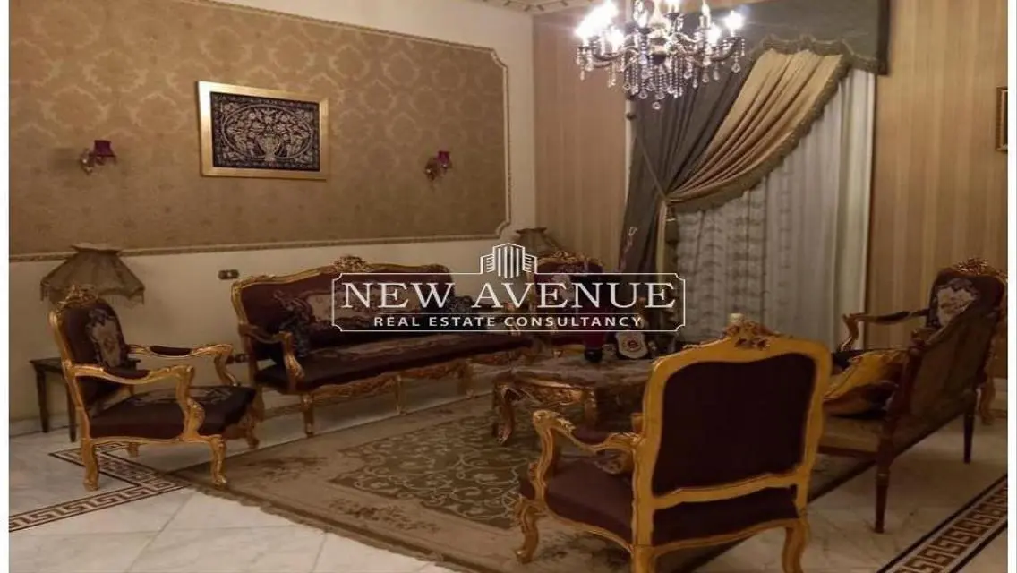 فيلا فاخرة للبيع بمساحة واسعة وإطلالة خلابة