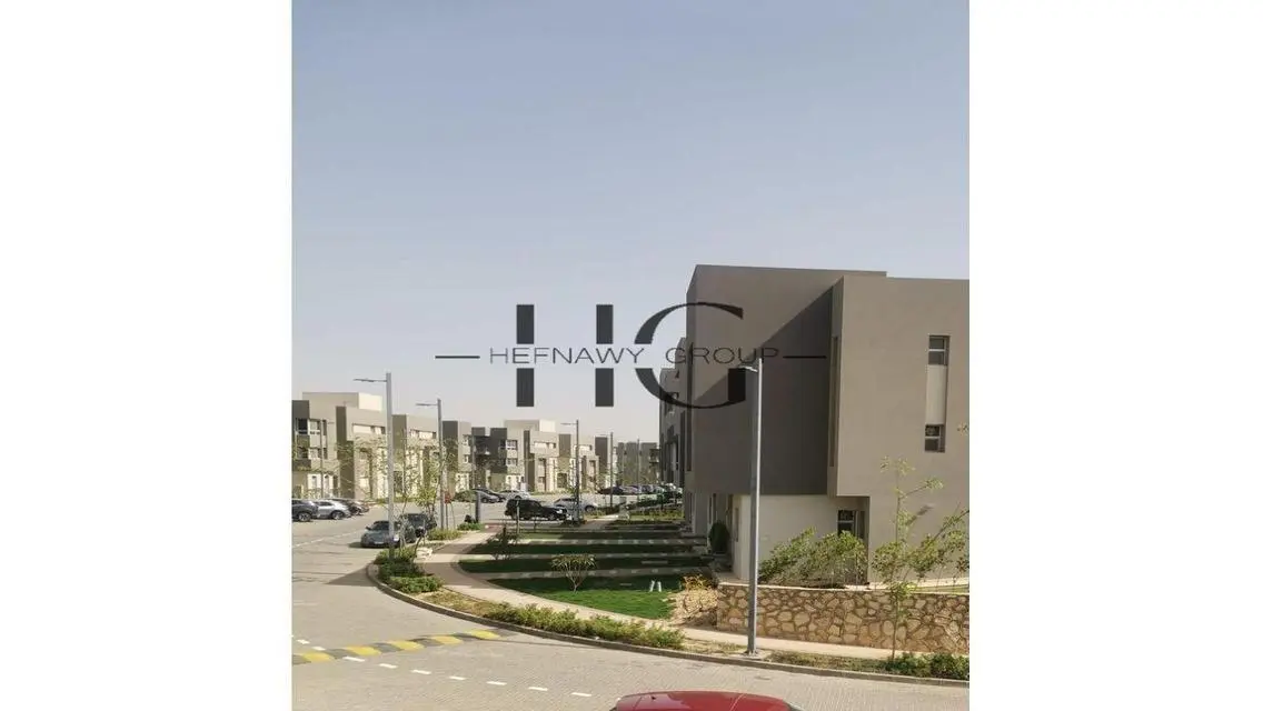 فيلا مميزة مع حديقة خاصة ونادي صحي في موقع رائع