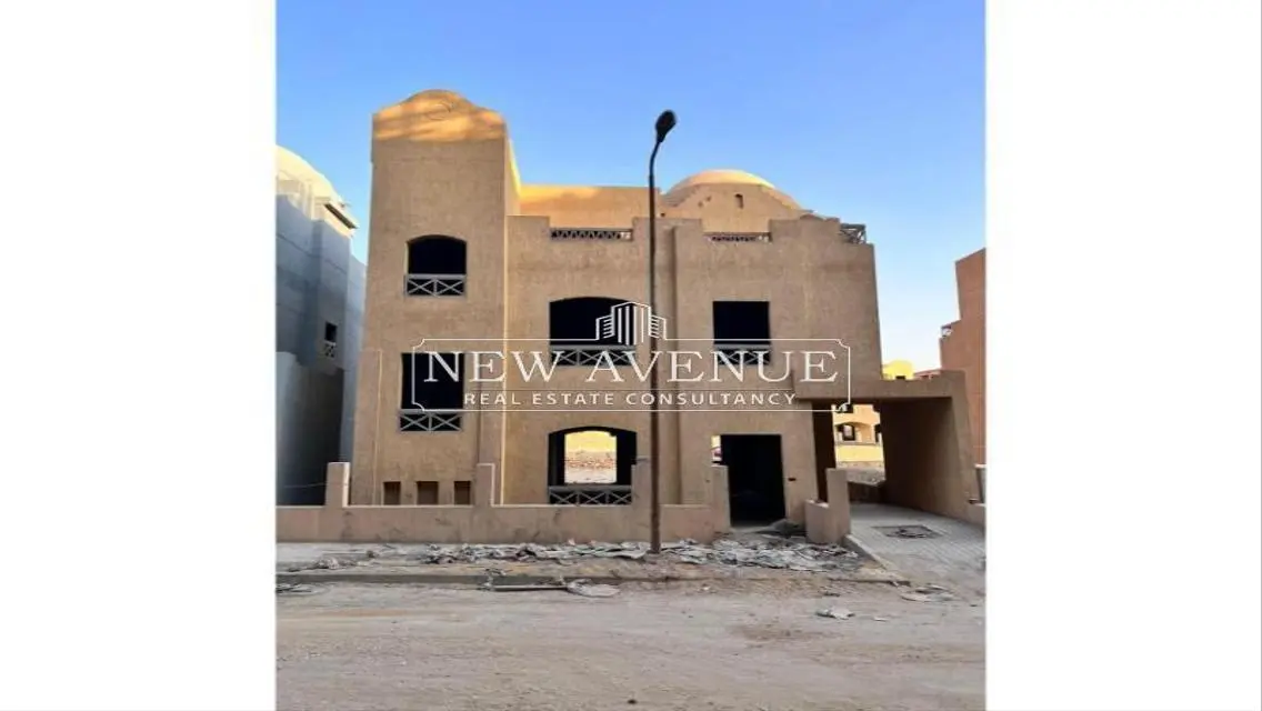 فيلا فاخرة للبيع بسعر مغري في موقع متميز