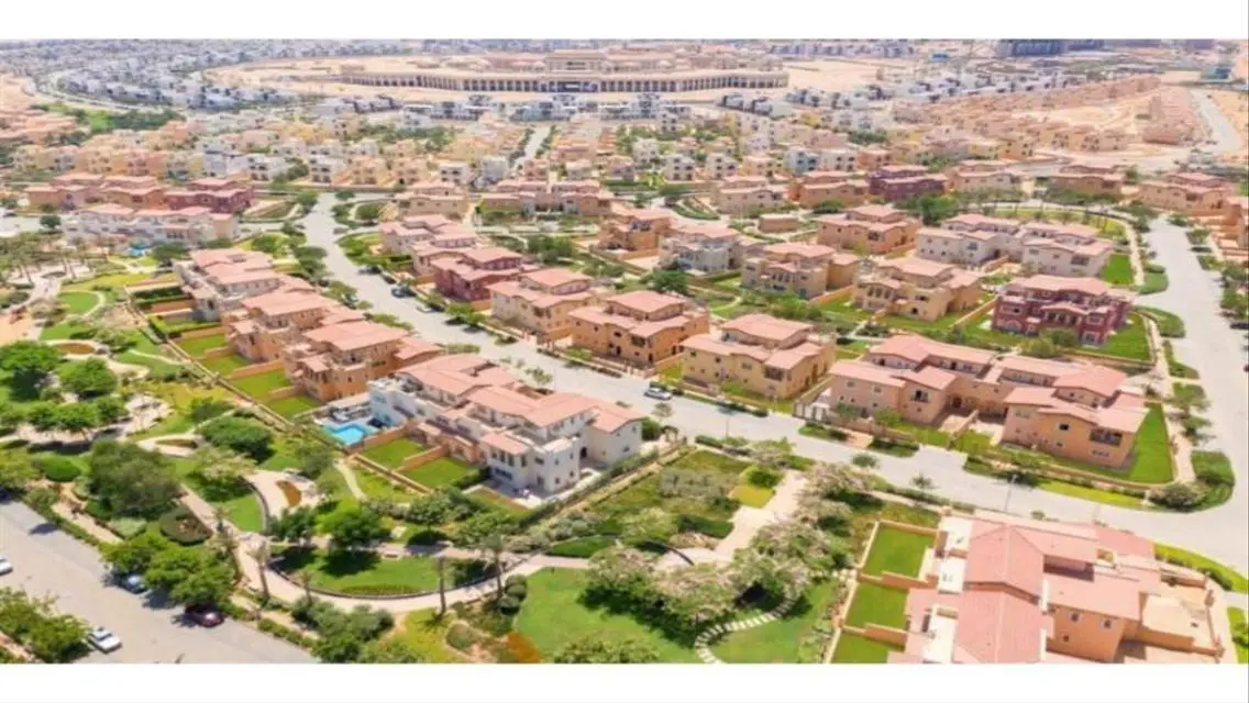 Luxury Apartment in Hyde Park Compound