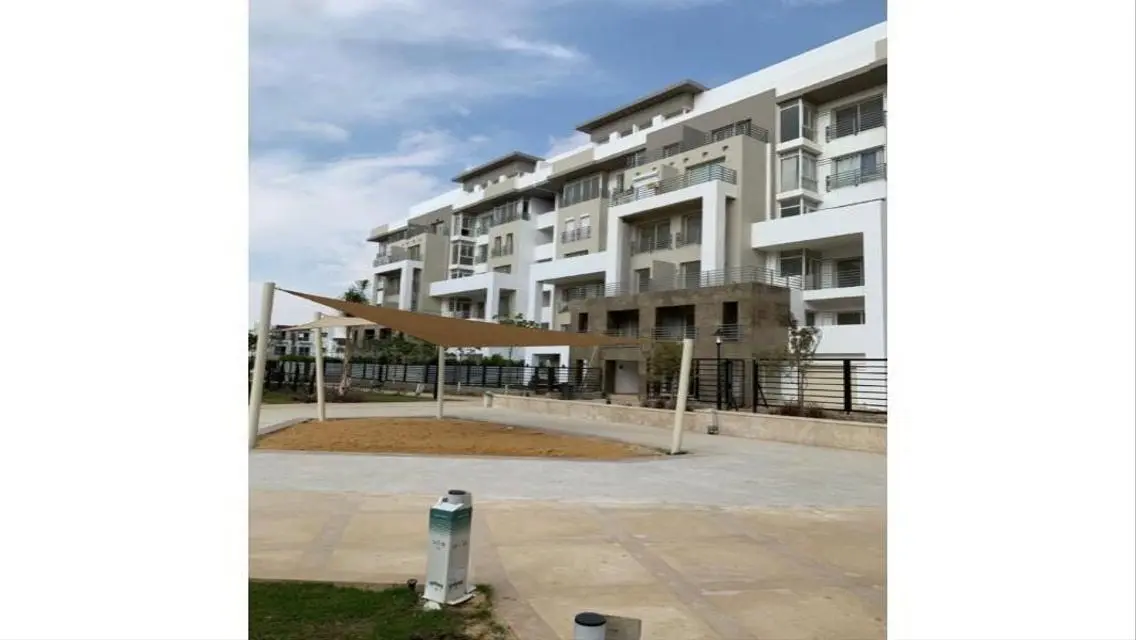 Luxury Apartment in Hyde Park Compound