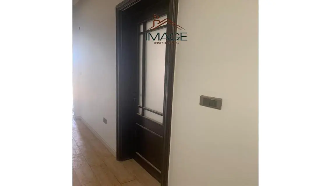 فيلا فاخرة للبيع تطل على بحيرات