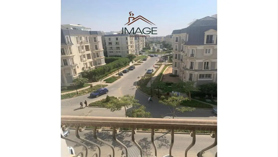 فيلا فاخرة للبيع تطل على بحيرات